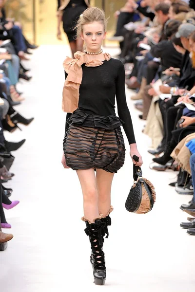 Look 32